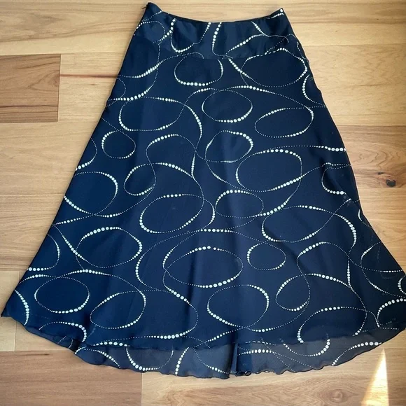 Easy 5th Asymmetrical Skirt - Picture 2 of 4